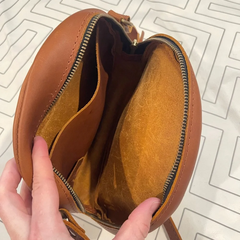 New Portland Leather Round Purse - Picture 12 of 13